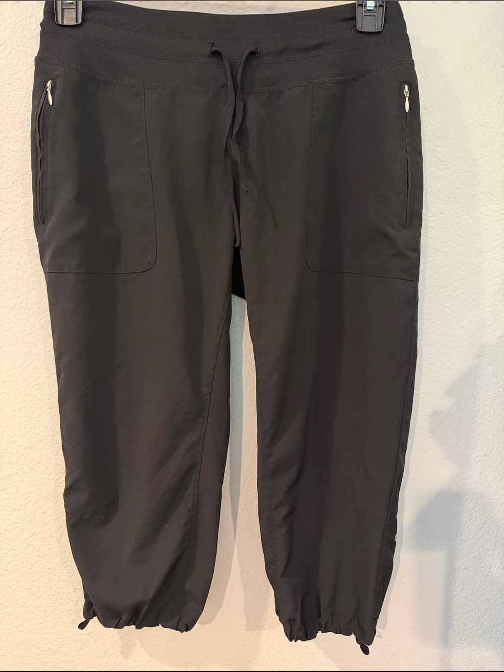ALO Yoga Black Drawstring capri Jogger Pants